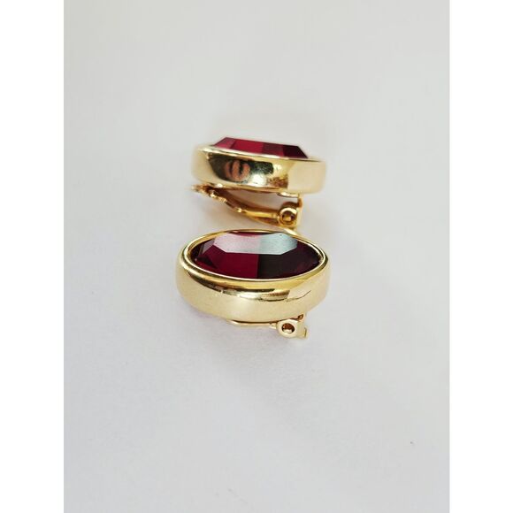 VINTAGE SWAROVSKI CRYSTAL SAL SIGNED RED GOLD TONE CLIP  Vintage Swarovski S.A.L. Signed Oval Red Crystal Bezel Set Gold Clip On Earrings
